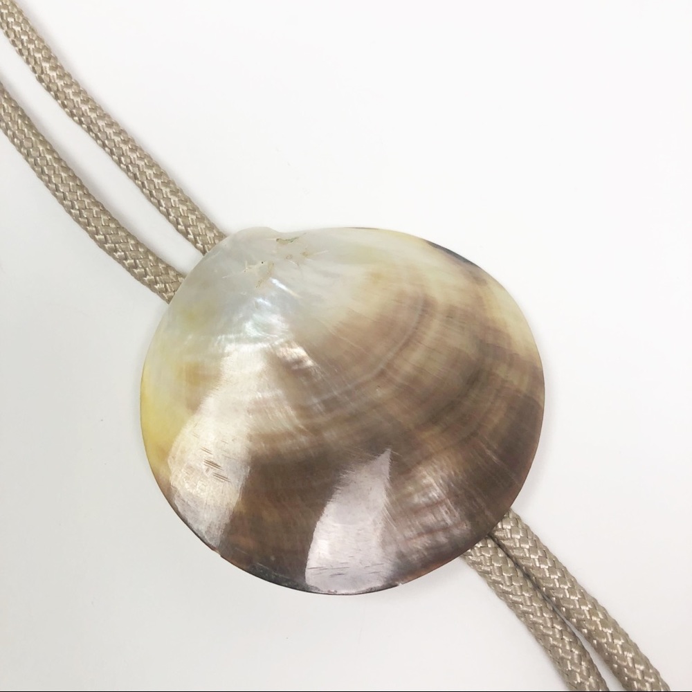 BOLO TIE l With Sea Shell Ornament